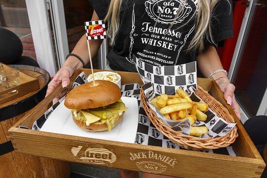 7 Street Bar & Grill